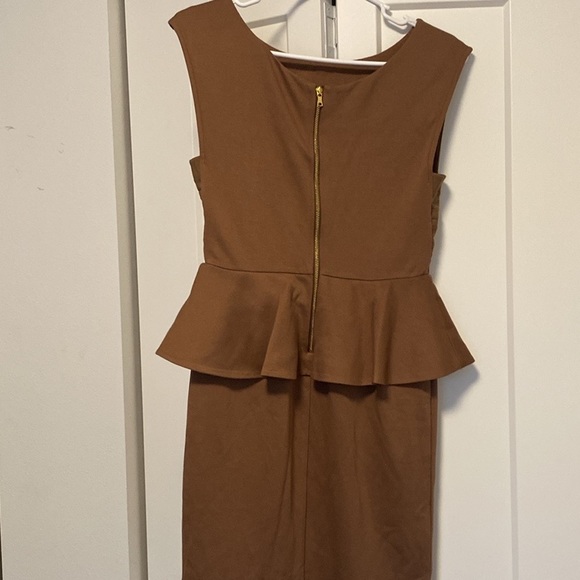 [Alice + Olivia] Employed Brown Sleeveless Peplum Pencil Midi Dress Women’s Sz 6 - Picture 5 of 10